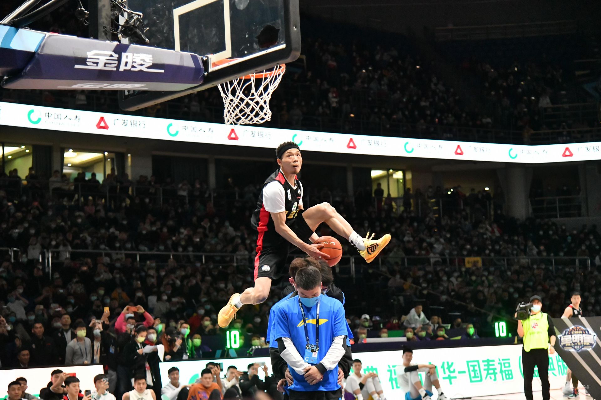 尤其是在进 尤其是在进