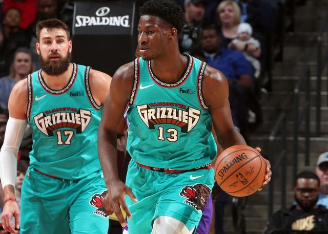 边后卫内收 边后卫内收